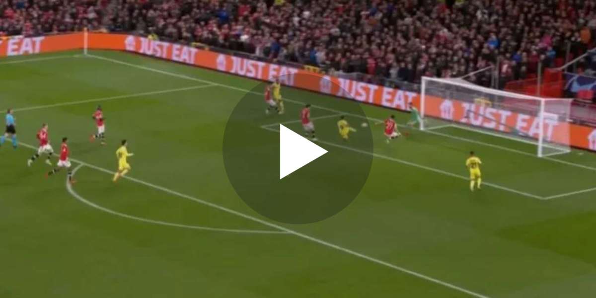 Video: GOOOAL Villarreal expose Dalot again to go 1-0 up vs Manchester United
