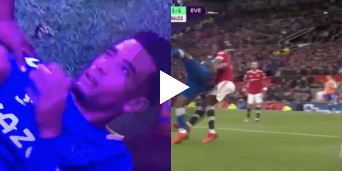 (Video) Everton’s Ben Godfrey caught on camera winking at teammate after feigning injury vs Manchester United