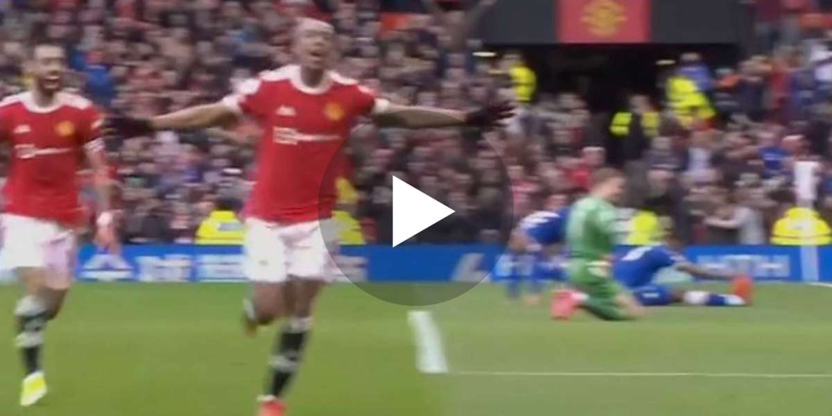 VIDEO: GOOOAL Martial finishes superb goal as United take lead over Everton making it 1-0