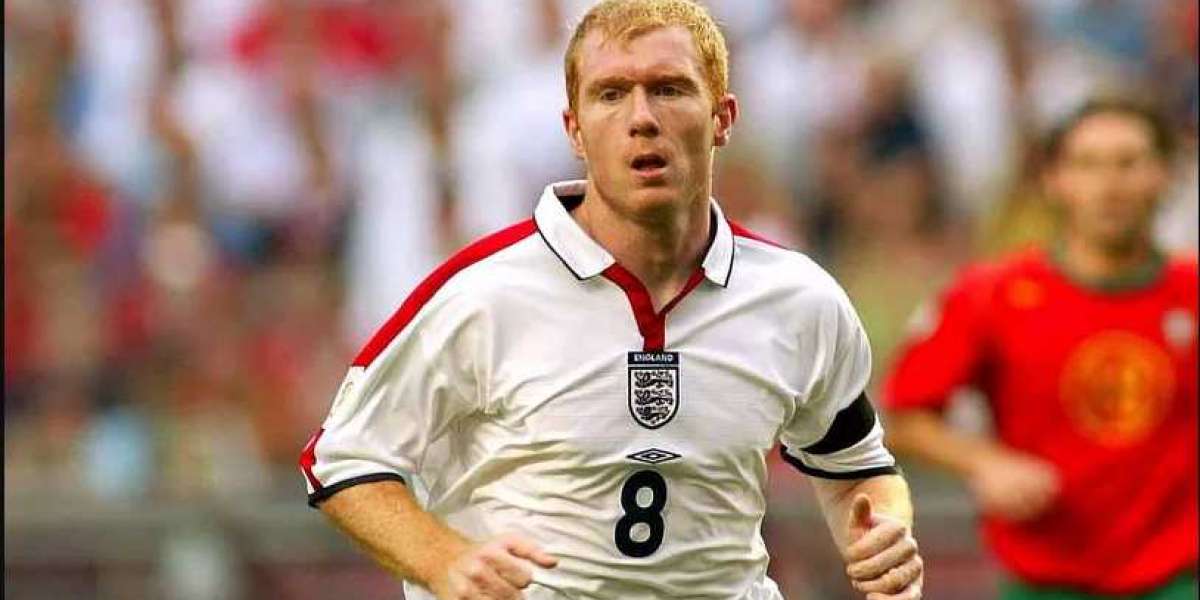 The first-team coach of Man United has revealed that Paul Scholes "hated" representing his country, England.