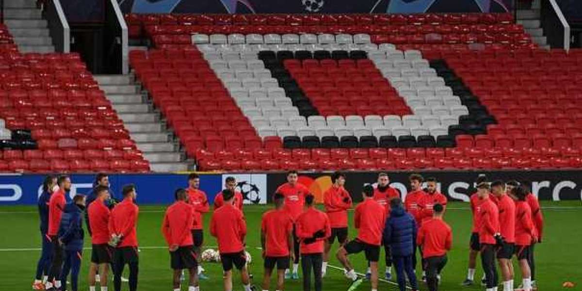 Atletico Madrid 'leaves the tactics board at Old Trafford' prior to their meeting with Manchester United in a 