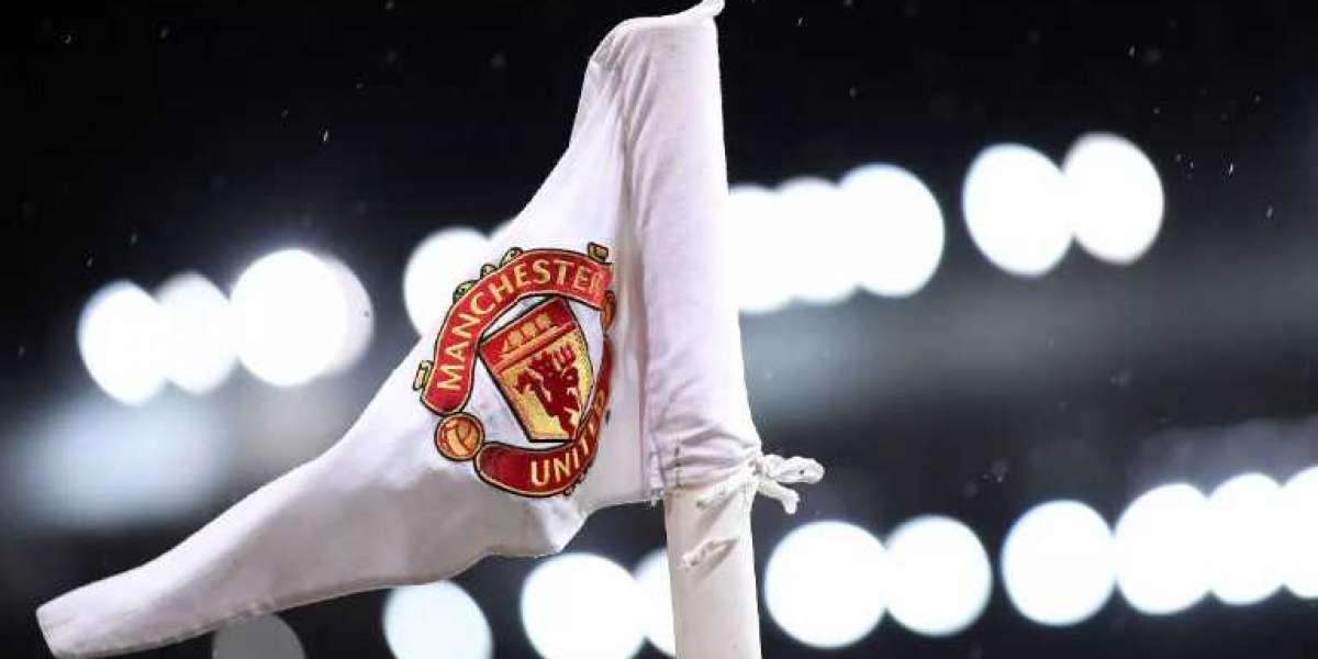 Manchester United is working on a deal for a versatile Spanish player.
