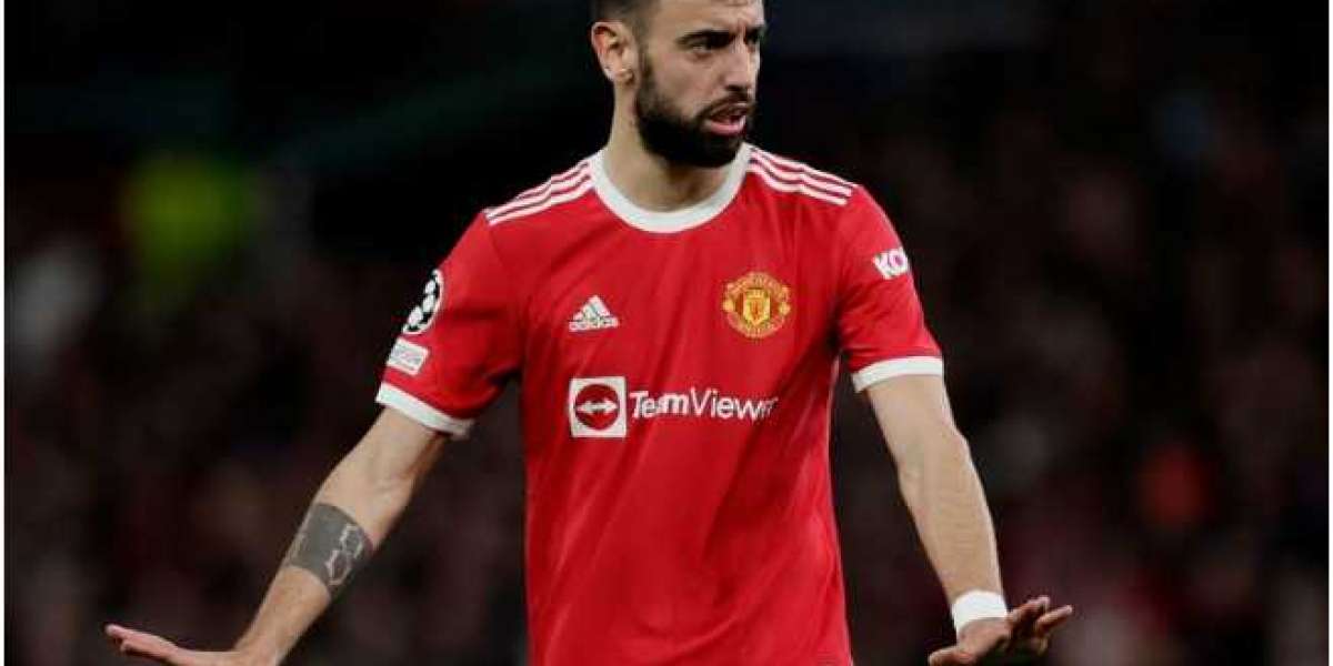 'Our greatest player': Manchester United fans praise Bruno Fernandes' new deal.