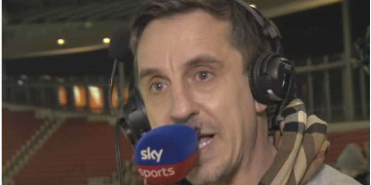 Gary Neville, a former Manchester United player, takes aim at Avram Glazer on Twitter.