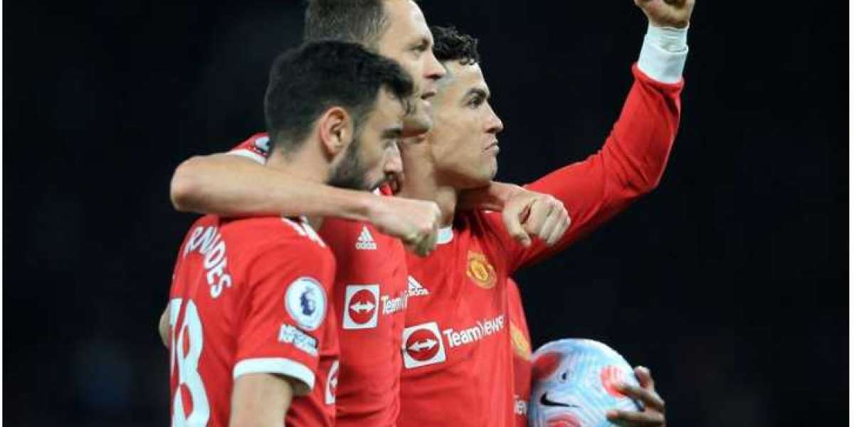 Cristiano Ronaldo's reaction to what his Manchester United teammates did after Chelsea's goal.