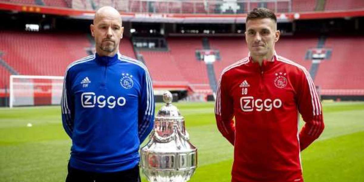 The future Manchester United manager, Erik ten Hag, is hailed as "one of the best in the world" by Dusan Tadic