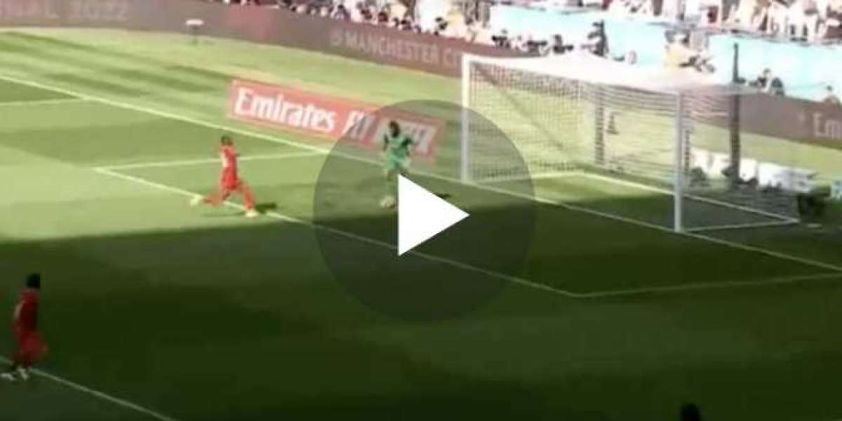 (Video) Sadio Mane doubles Liverpool's FA Cup lead thanks to Zack Steffen's tackle.