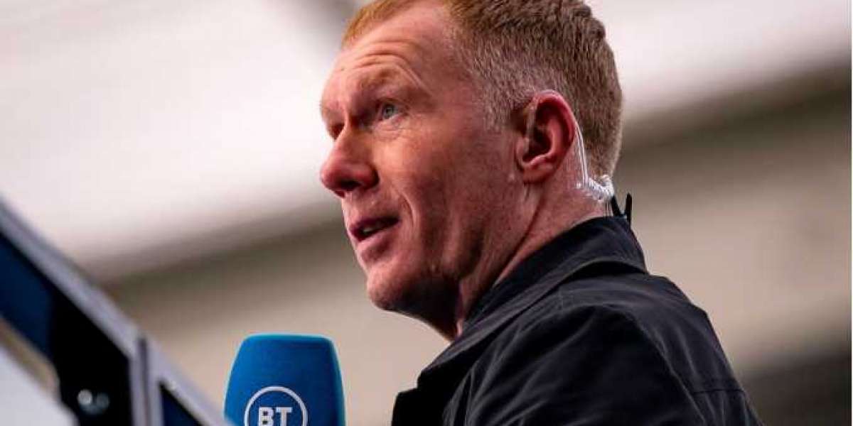 Paul Scholes compares Manchester United's leadership problems to Liverpool's.