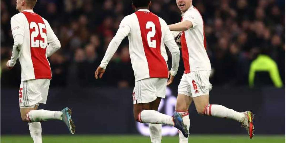 With the help of intermediaries, Man Utd is trying to sign Ajax's winger to join Ten Hag.