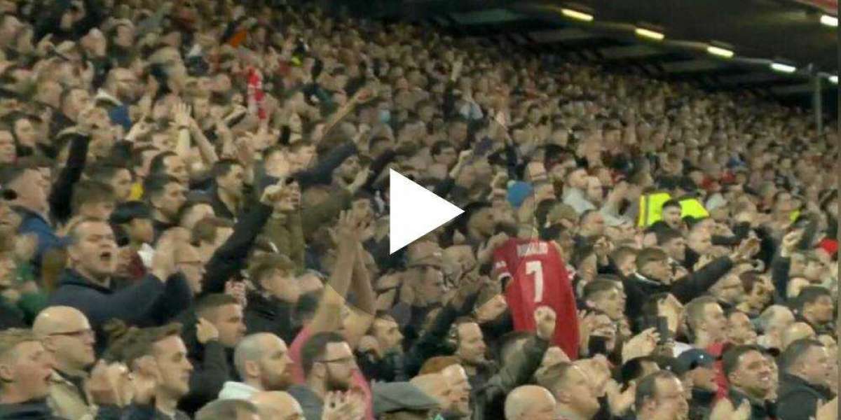(Video) Supporters of Liverpool and Manchester United get together to show their support for Cristiano Ronaldo.