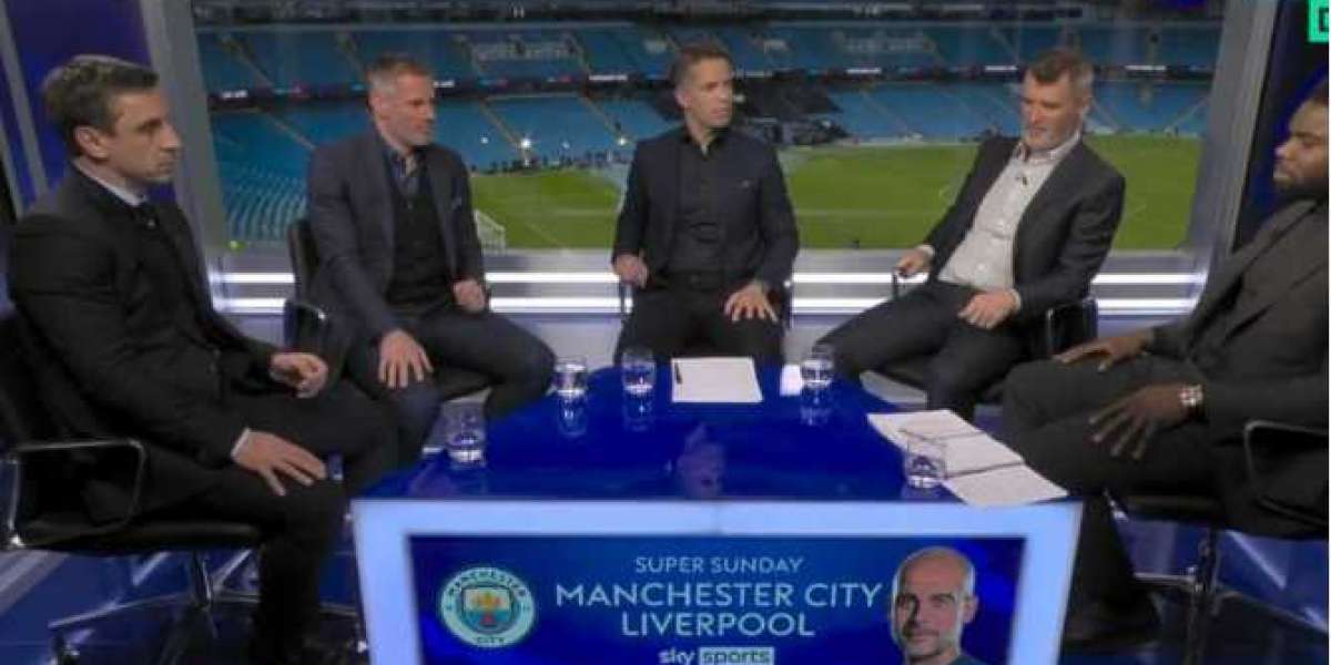 A claim by Jamie Carragher is not supported by Gary Neville and Roy Keane.