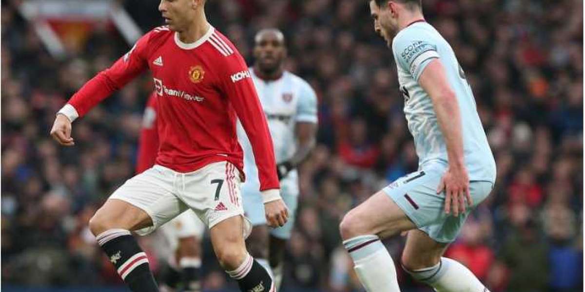 As a result of the Man United connection, Gary Neville advises Declan Rice to follow Cristiano Ronaldo's lead.