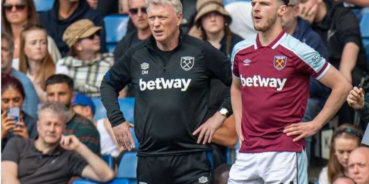 Declan Rice's 'panic' as a result of Man United's interest, according to West Ham manager David Moye