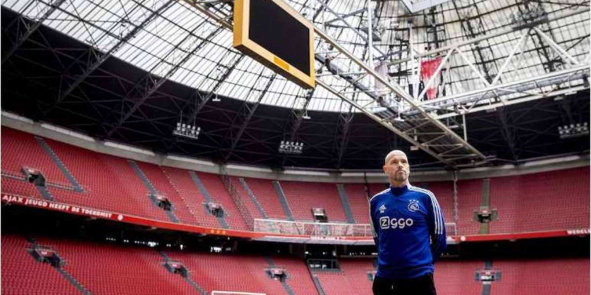 Erick ten Hag will struggle to build a Man United team around any existing players, says former midfielder.
