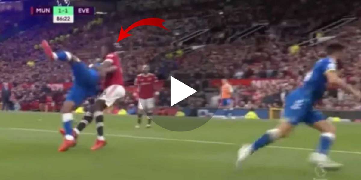 Video: Man United’s Paul Pogba body slams Yerry Mina in classic wrestling move