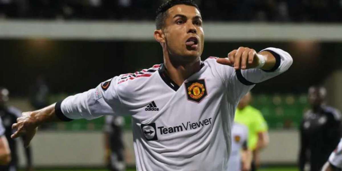 Ronaldo scored his first Europa League goal & is 'dedicated' to Man Utd