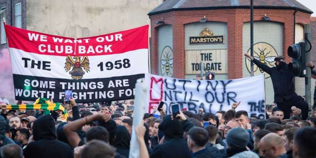 Manchester United supporters group updates protest before Newcastle match.