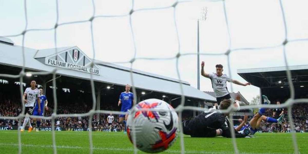 Fulham up the burden on sinking Leicester