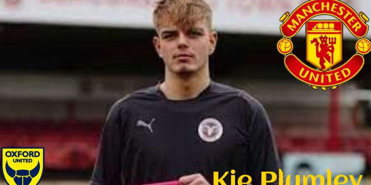 Kie Plumley announces he has joined Manchester United.