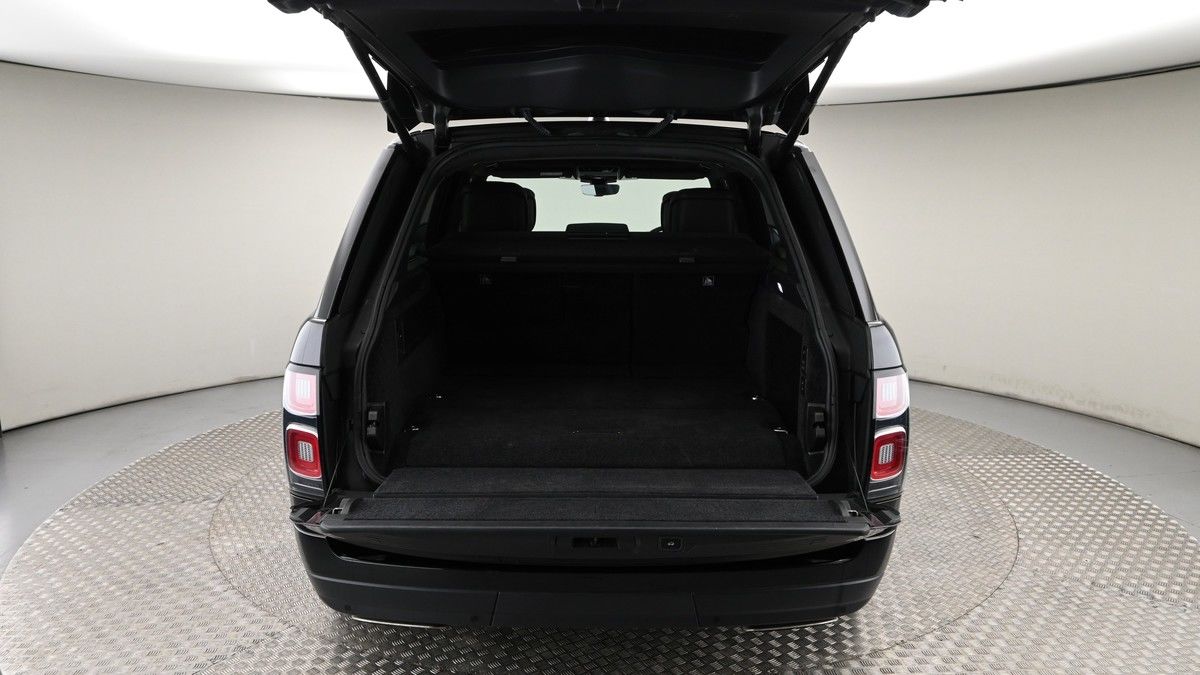 SUV Range Rover chauffeur for Hire - Range Rover Chauffeur