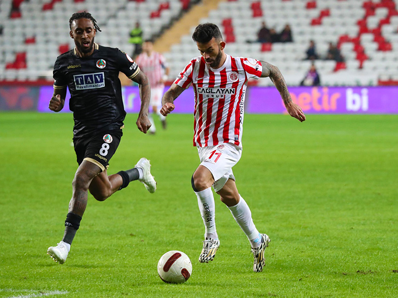 Soi kèo Alanyaspor vs Antalyaspor lúc 0h00 ngày 25/5/2024